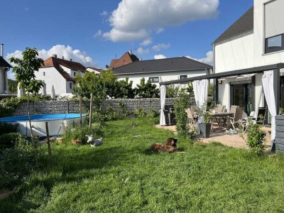 Top modernes Einfamilienhaus mit großem Garten