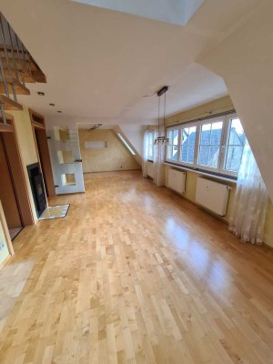 Freundliche und sanierte 5,5-Zimmer-Maisonette-Wohnung mit geh. Innenausstattung mit Balkon und EBK