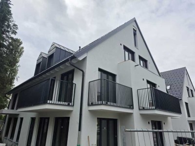 Erstbezug: Moderne Neubauwohnung im 1. Obergeschoss mit Balkonen in München-Hardern