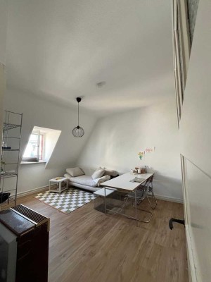 Attraktive  zwei Zimmer Dachgeschoss-Wohnung in Karlsruhe, Südweststadt