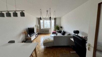 Möblierte 2-Zimmer-Wohnung mit Balkon und Einbauküche in BMW-Nähe