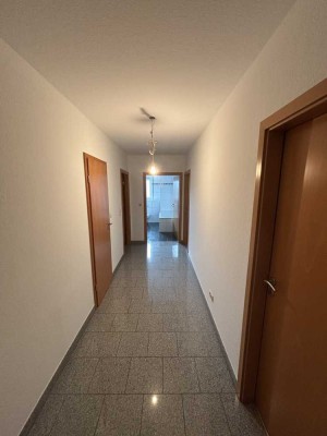 Schöne, helle 3-Zimmer-Wohnung mit Balkon und Gartennutzung in Meerbusch Lank-Latum