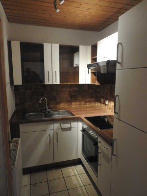 Geschmackvolle 1-Raum-Souterrain-Wohnung mit Küche in Nauheim