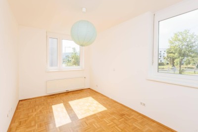 8053 - Zentrale 2-Zi-Wohnung mit Balkon, optionalem Parkplatz und guter Öffi-Anbindung