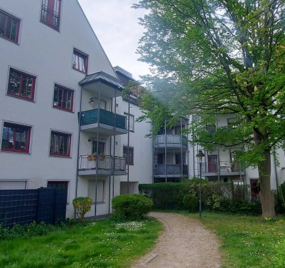 Stilvolle, gepflegte 2-Raum-Wohnung mit Einbauküche in Augsburg