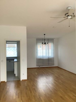 attraktive Wohnung mit gehobener Innenausstattung mit EBK in Frankfurt am Main