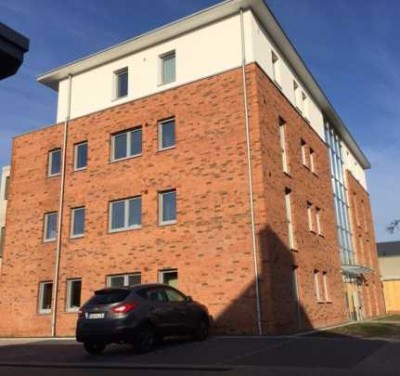 Neuwertige luxuriöse 2-Zimmer-Wohnung mit Balkon und Einbauküche