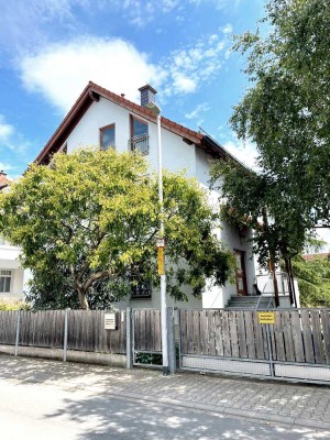 Freistehendes Einfamilienhaus mit großem Garten in ruhiger Altrhein-Lage