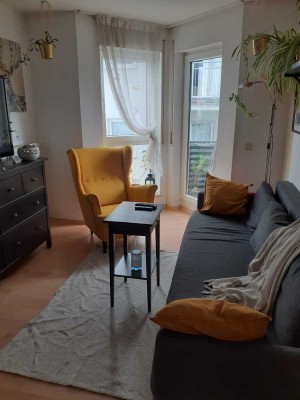Helle 2 Zi-Whg mit Balkon