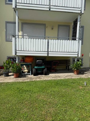 Modernisierte EG-Wohnung mit zwei Zimmern sowie Balkon und EBK in Lindau / Oberreitnau