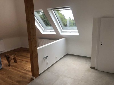 Stilvolle 2,5-Zimmer-Dachgeschosswohnung mit gehobener Innenausstattung mit Balkon in Essen