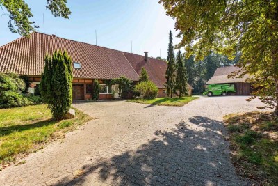 Resthof in der Lüneburger Heide mit Wald- & Wiesenfläche