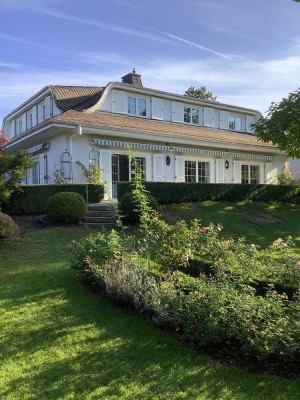 Wunderschönes Mehrfamilienhaus im Landhaus-Stil mit riesigem Garten