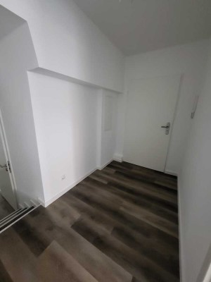 Freundliche und gepflegte 4-Raum-Wohnung mit gehobener Innenausstattung mit Balkon in Moers