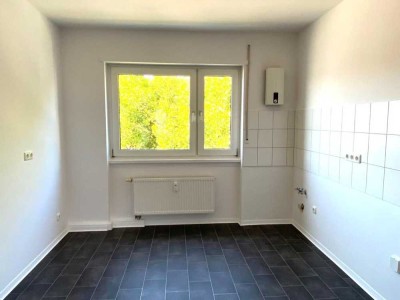 * RENOVIERT * Wohnküche * schönes Bad * EINFACHES WOHNVIERTEL * für 1-2 Personen * KL WEST