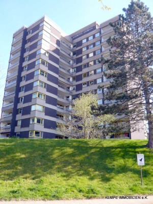 Neckarstraße: modernisierte 2-Zimmer-Wohnung, 24 m² Wohnzimmer, großer Süd-Balkon, Stellplatz