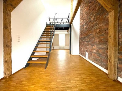 Wunderschöne 3-Zimmer-Altbauwohnung mit Galerie, Küche und Balkon im Martinsviertel von Darmstadt!
