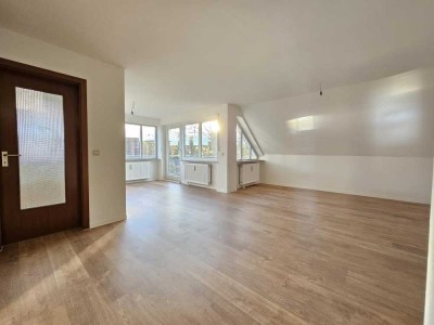 Super schöne 4-Zimmer Wohnung im Grünen mit Balkon komplett renoviert