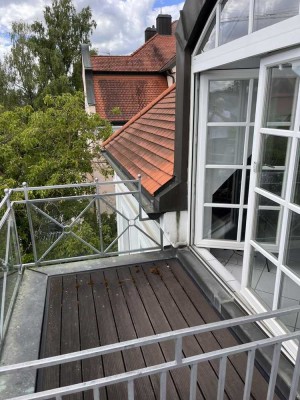 VERKAUFT !   freie 2,5-Zi.-Galerie-Whg. und 3 Balkonen im inneren Westen von Regens...