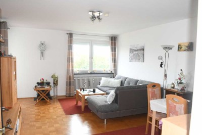 Nur noch einziehen - helle 2-Zimmer Wohnung mit Balkon im 4. OG in Germering