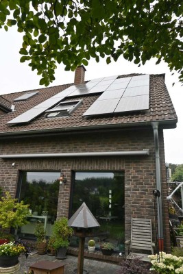 Naturnah leben in nachhaltigem Reiheneckhaus