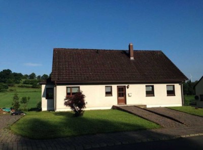 Helles Einfamilienhaus Schneifel: 112 m², optional möbliert, sofort verfügbar