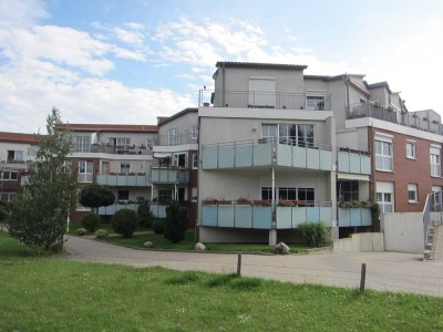 Sonnige 2-Zimmer-Wohnung mit drei Balkonen und Einbauküche in Laatzen