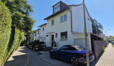 Frankfurt, außergewöhnliches Reiheneckhaus in guter Lage in Dornbusch
