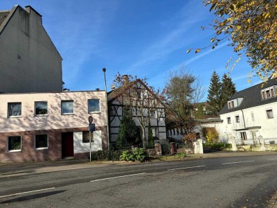 Geräumiges 12-Zimmer-Einfamilien Haus mit Anbau und großen Garten in Hagen