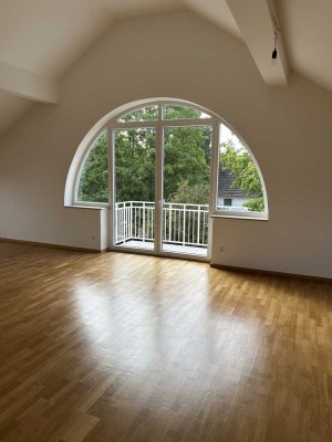 Dachgeschosswohnung mit Balkon in München- Harlaching