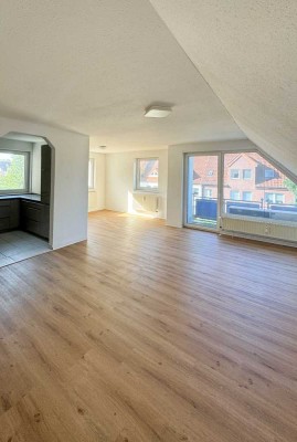 Helle, renovierte 4-Zimmer Maisonettewohnung mit Balkon in Seenähe