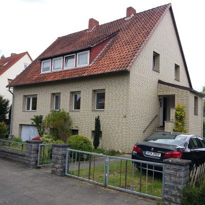 Ansprechende 4-Zimmer-Hochparterre-Wohnung mit Balkon und großem Garten in Garbsen