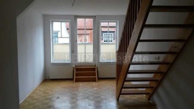 *besondere 3 RWG (2,5) im DG mit Balkon, Galeriebereich, Parkett, TGLBad mit Wanne*