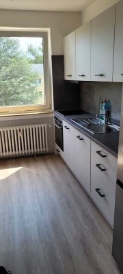2-Raum-Wohnung mit Balkon und Einbauküche in Köln Höhenberg