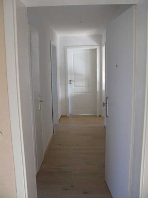Helle und moderne Dachgeschosswohnung in ruhiger Wohnlage an Berufstätige abzugeben!!!
