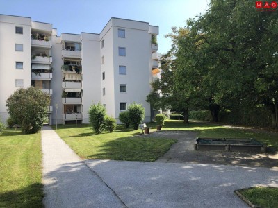 Sehr sonnige, 2-Zimmer-Wohnung mit Küche, großer Loggia, Lift und Parkplatz