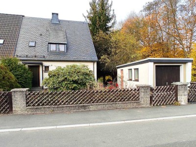 Preiswerte 8-Raum-Doppelhaushälfte in Schwarzenbach an der Saale