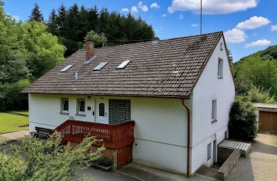 Familienglück auf zwei Etagen – ruhiges ZFH mit Garten und Potenzial