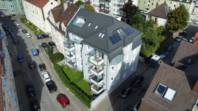 helle ruhige 4 ZKB Wohnung Balkon Aufzug FuBo KFW55 Haus von 2014 mit Küche, Lüftungsanlage, Parkett