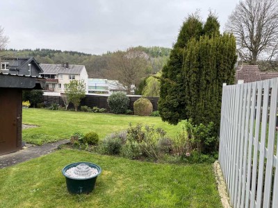 Gepflegtes 4 ZKDB Reihenendhaus, top Lage, große Wiese und 3 Garagen
