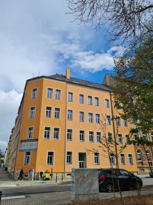 ***Schicke Dachgeschoßwohnung, mit Eckbadewanne***