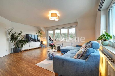 MÖBLIERT - GEMÜTLICH UND HELL - Schöne Maisonettewohnung mit Balkon