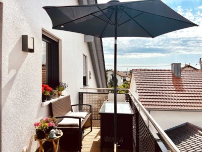 Neuwertige 2 Zimmer Dachgeschosswohnung mit Südbalkon