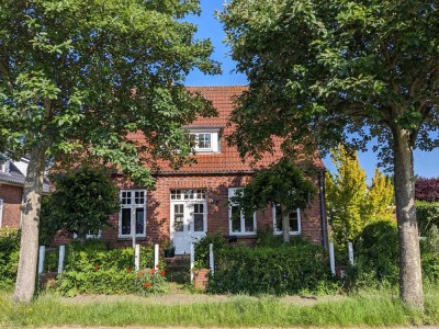 Historisches Einfamilienhaus in Wyk auf Föhr/Nordsee 6 Zi./Kü/2 Bäder/125qm/Grund 607qm/Garten+GHaus
