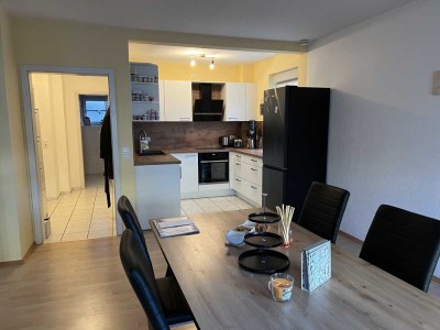 Sofort frei - Top 2-ZKB-Wohnung mit Balkon im 3-Fam.-Haus