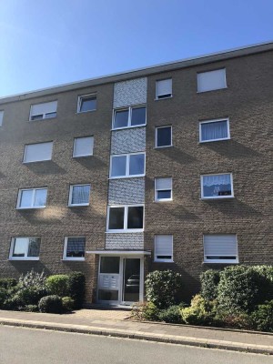 Vollständig renovierte 2-Zimmer-Wohnung mit Balkon und EBK in Moers