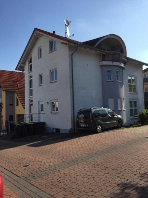 Reserviert!!Sanierte 3 Zimmer DG-Wohnung m. EBK+Außenstellplatz, 2 Balkone
