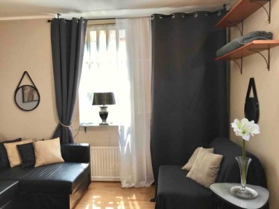 Stilvolle, sanierte 2-Raum-Wohnung mit Balkon und Einbauküche in Aschaffenburg