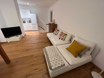 Traumhafte möblierte Maisonette-Wohnung in Obermenzing