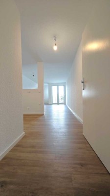 Modernisierte Traumwohnung mit Balkon und offener Raumgestaltung.